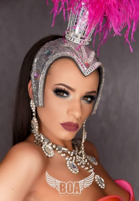 AndreeaNicoletaDinu 独占スター 写真