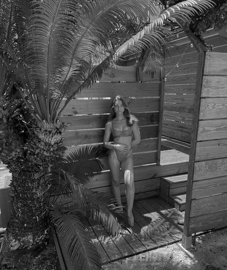 Brittany Flemming 裸のスター 写真