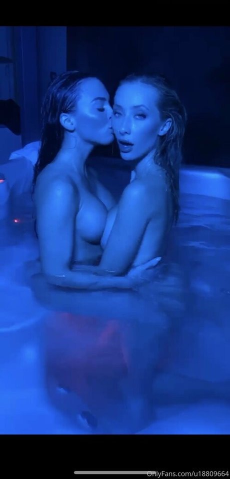 裸のトゥインクOnlyFans ホットセックス 画像