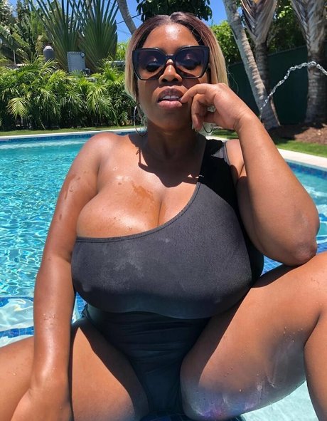 clubmaseratixxx ヌードスター 写真