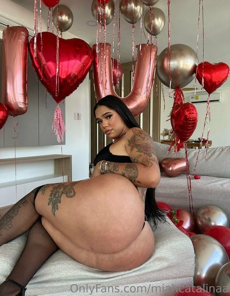 miahcatalinaa アダルトモデル 写真