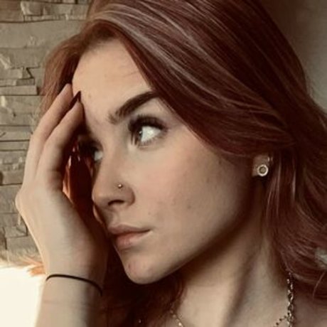 Alina Lovee ポルノスター アート 画像