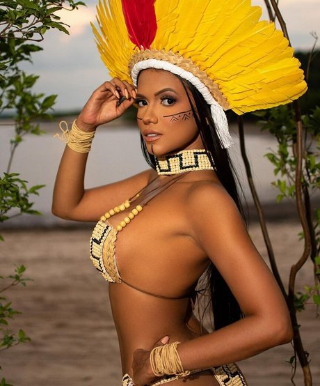 Karol Lima アート女優 写真