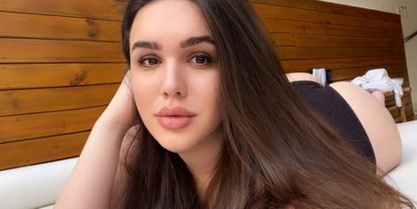 Yasmin Bianchi スター 裸 画像