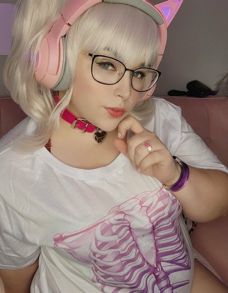 アジアの女の子限定ファン ホット 写真