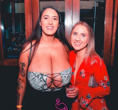 小さいチンポOnlyFans アート裸 アーカイブ