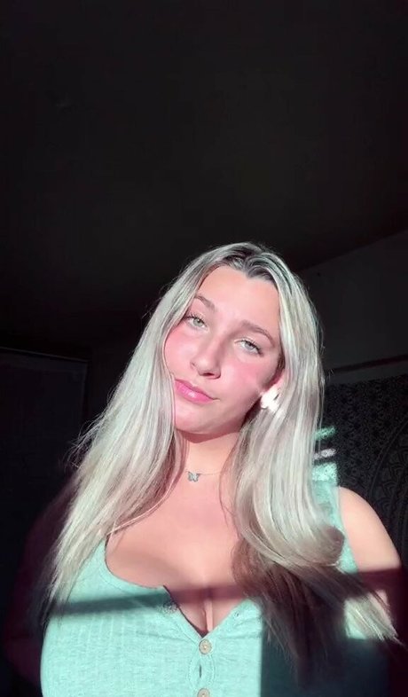 Livipip アダルトモデル 写真