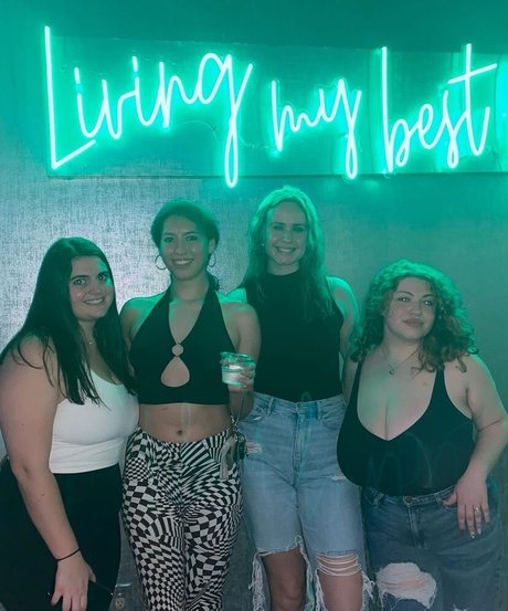 曲線美の熟女OnlyFans 美しいポルノ 写真