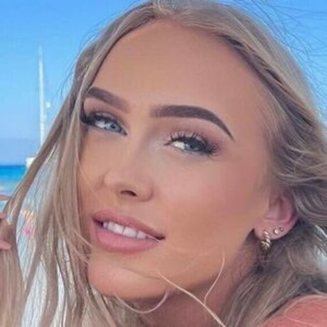 Alia Isenhour ポルノスター 美しい 画像