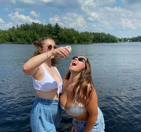 姉妹OnlyFans ホット 画像