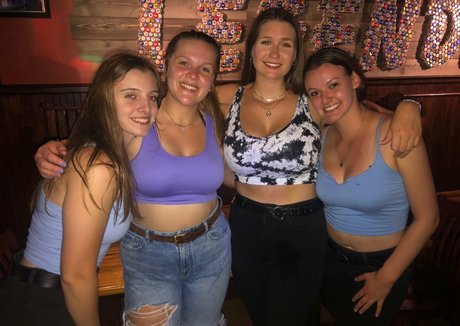 アジア人のタトゥー OnlyFans ホットヌード 写真