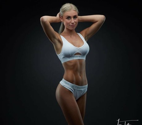 Isabel Ditlevsen アートモデル ギャラリー