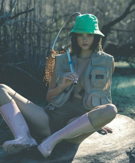 Meika Woollard XXXモデル 写真