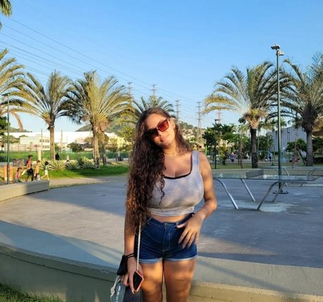 Alice M セックスポルノスター 写真