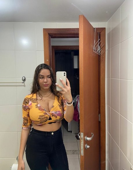 Alice M ホットなモデル 写真