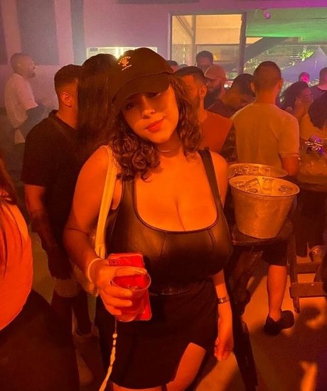 Alice M ポルノスター HD 画像