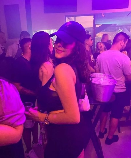 Alice M セックスポルノスター 画像