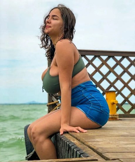 Alice M ポルノ女優 写真