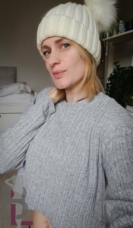 スターティーンオンリーファンズ 美しい裸 写真