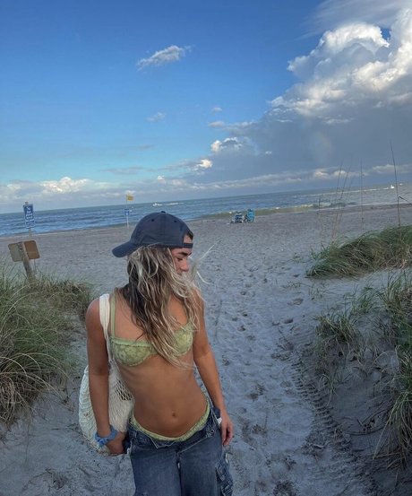 ゲイランジェリーOnlyFans セクシー 写真