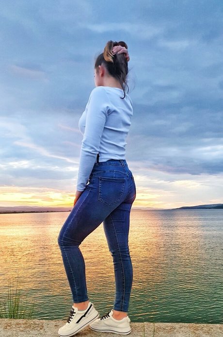 nyconik ポルノモデル 画像