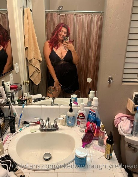 inkedandnaughtyredhead ポルノモデル 写真