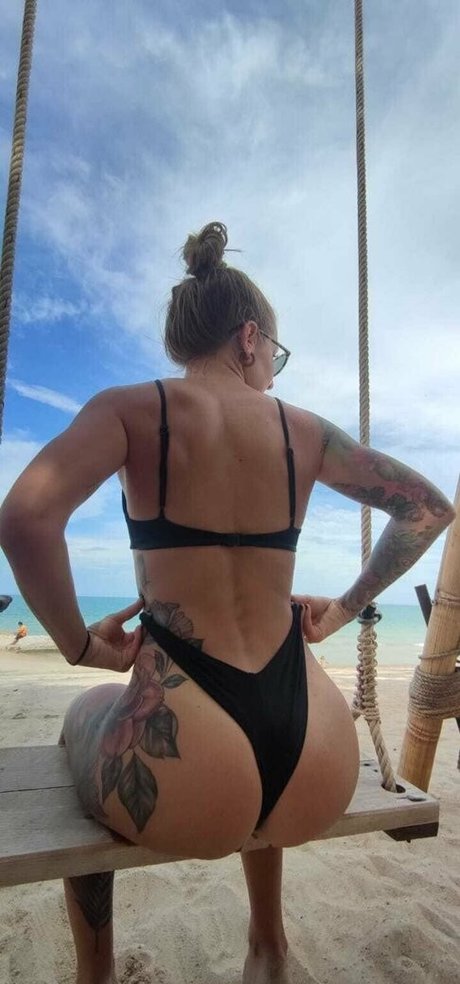 beebeefitgirl エロティックなポルノスター 写真