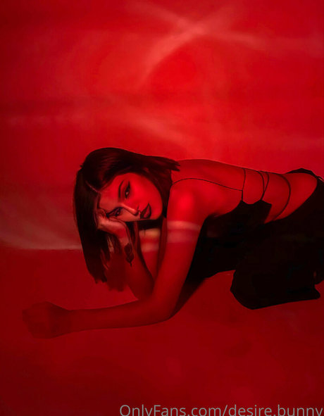 痩せた金髪の熟女OnlyFans ヌード 写真