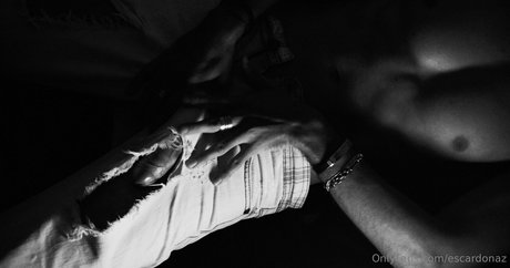 デカ尻ジーンズ OnlyFans ヌード 写真