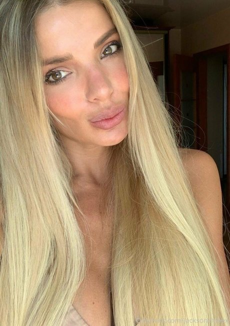 ティーン足コキOnlyFans 限定 写真