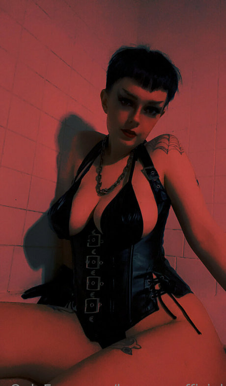 karnagequeen セクシー女優 写真