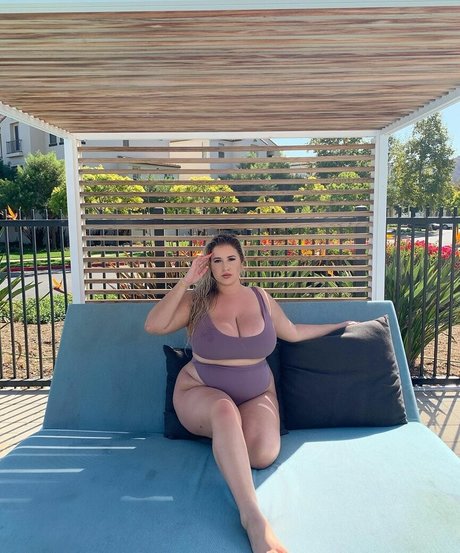 公共の場での猫のOnlyFans セクシーヌード アーカイブ