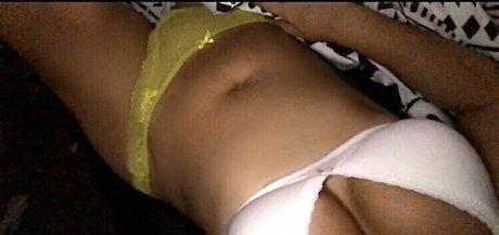 コメディアンのOnlyFans 美しいヌード 写真