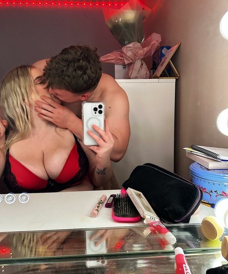 Emily Gillick ポルノスター 美しい 写真