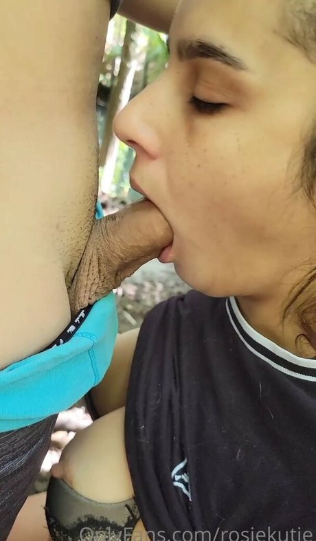 Jennifer Rose ホットなモデル 画像