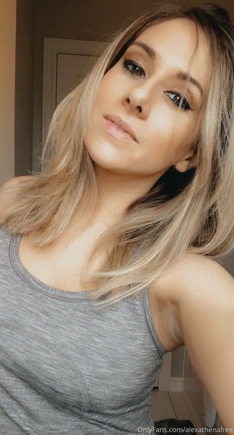 黒髪の熟女OnlyFans ポルノ ギャラリー