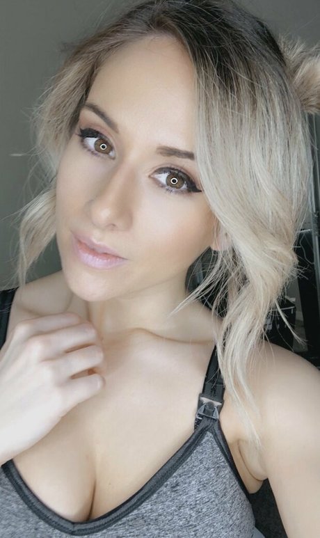 alexathena free セクシーなポルノスター 写真