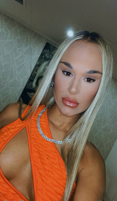 ariana santiago 高品質モデル 画像