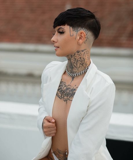 Nadyvargaspxt ポルノスター HD 写真