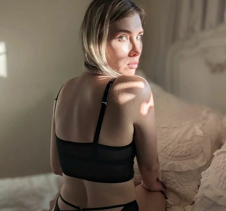 アーミーガールズオンリーファン ポルノグラフィック 写真