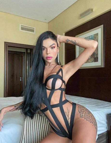 biancapetrovickyoficial ヌードのポルノスター 写真