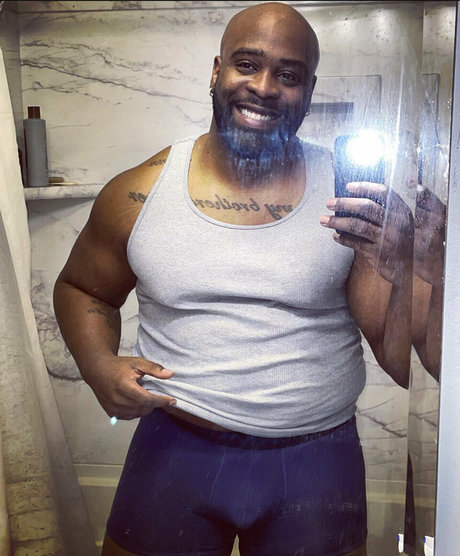 ニューハーフ巨乳OnlyFans 無料 写真