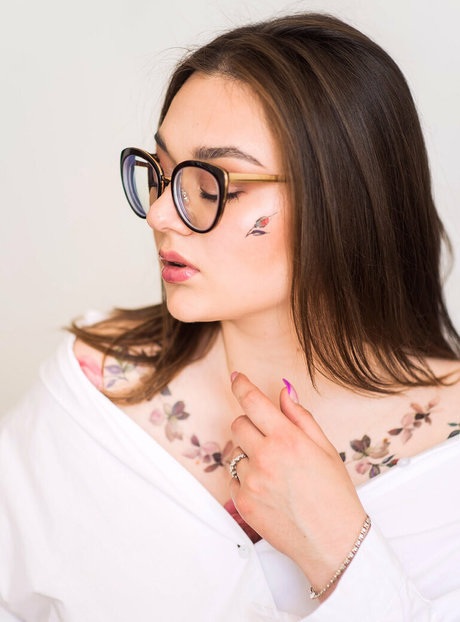 devil flowers モデル 写真