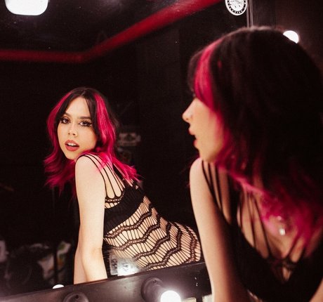 曲線美のティーンズOnlyFans 無料セクシー 画像