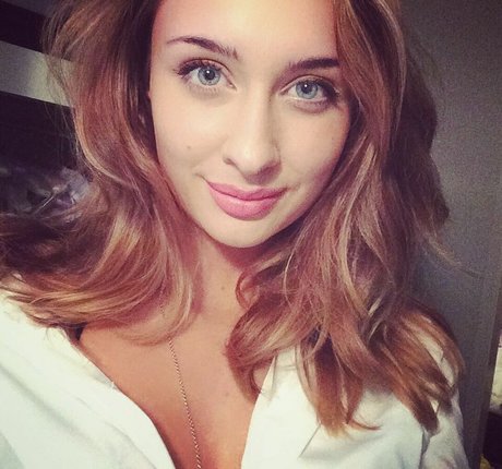 ブロンドヨガOnlyFans 素敵 画像