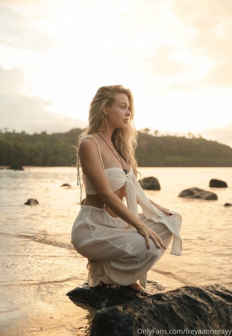 freyaannerayy 美しいモデル ギャラリー