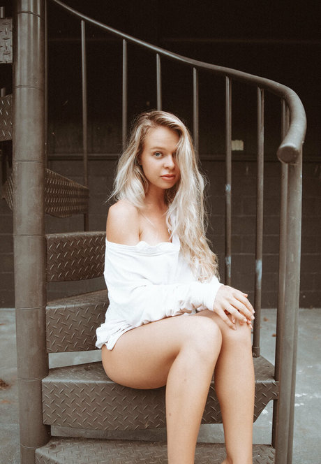 freyaannerayy ポルノスター 裸 画像