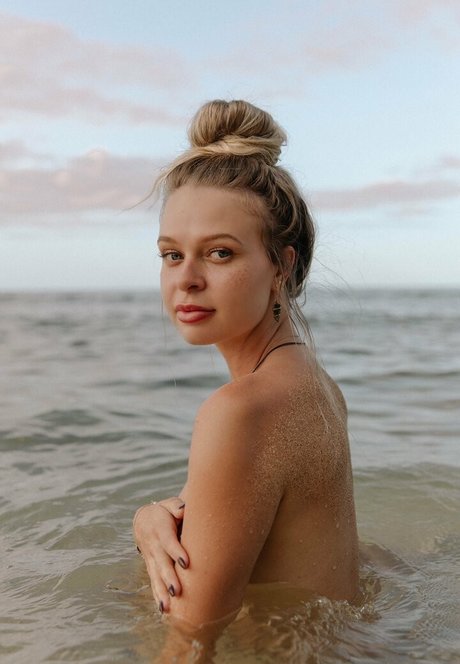 freyaannerayy ホットなモデル 画像