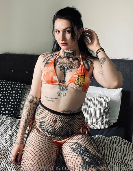 meltheoverthinker ヌードモデル 画像