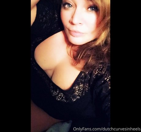 dutchcurvesinheels 裸の女優 写真